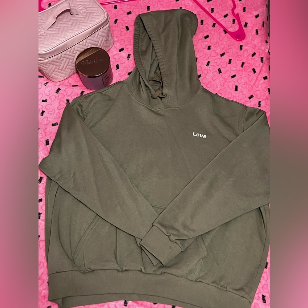 "Love" Olive Hoodie ⭐️